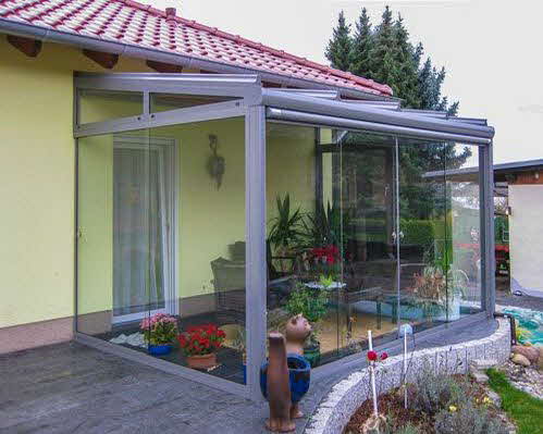 Kleine Terrasse, umgebaut zu einer Glasoase